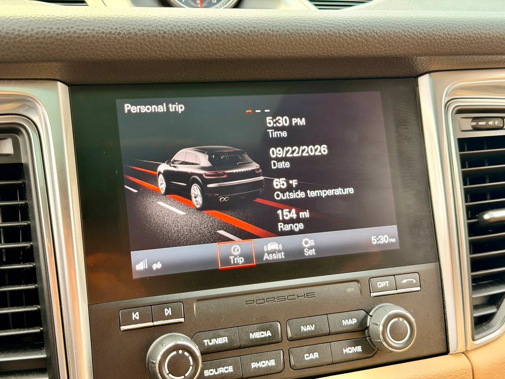 Used 2018 Porsche Macan Sport Edition AWD/4WD image 28