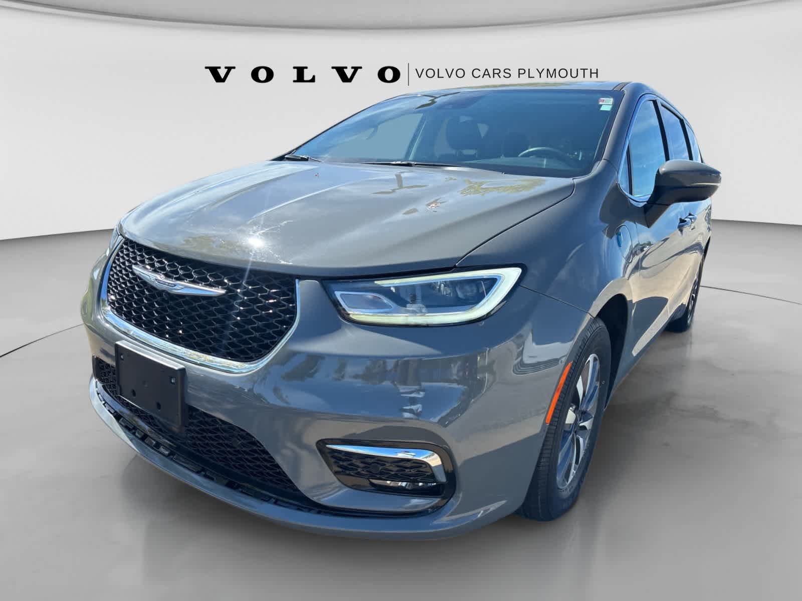 Used 2023 Chrysler Pacifica Touring-L FWD image 4