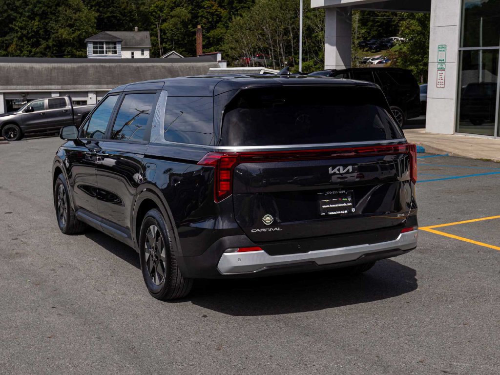 Used 2026 Kia Carnival LXS FWD image 6