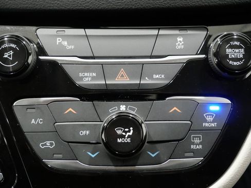 Used 2017 Chrysler Pacifica LX image 17