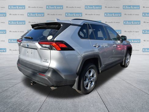 Used 2021 Toyota RAV4 LE image 6