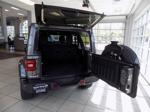 Certified 2025 Jeep Wrangler Unlimited Sahara AWD/4WD image 6
