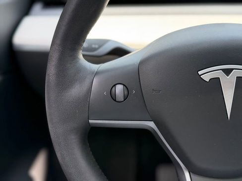 Used 2021 Tesla Model Y Long Range image 44