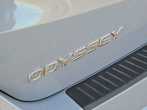 Used 2025 Honda Odyssey Touring image 11