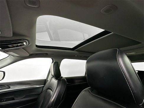 Used 2023 Jeep Grand Cherokee L Limited w/ Black Appearance Package image 20