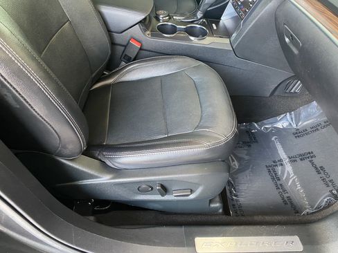 Used 2019 Ford Explorer Limited w/ Ford Safe & Smart Package AWD/4WD image 48