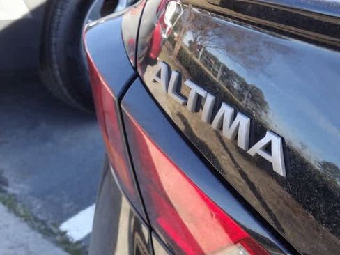Used 2024 Nissan Altima 2.5 SV image 15