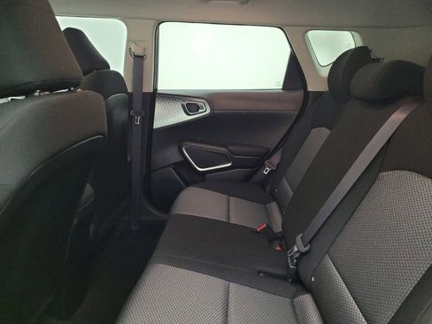 Used 2025 Kia Soul LX w/ LX Technology Package image 18