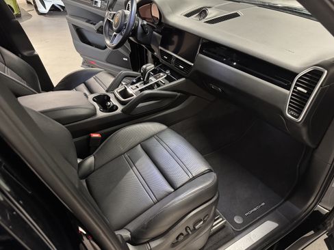 Used 2022 Porsche Cayenne Coupe AWD/4WD image 14