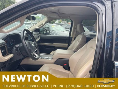 Used 2023 Ford Expedition Limited AWD/4WD image 4
