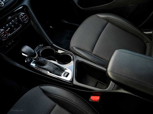 Used 2022 Buick Encore GX Select w/ Sport Touring Package FWD image 24