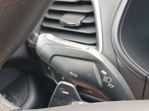 Used 2018 Ford Edge SE FWD image 25