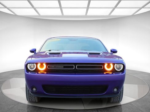 Used 2019 Dodge Challenger SXT w/ Plus Package image 2