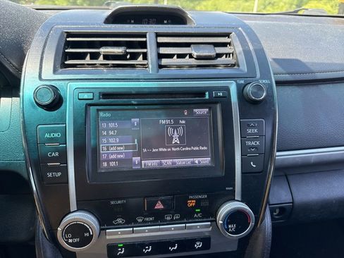 Used 2014 Toyota Camry SE FWD image 12