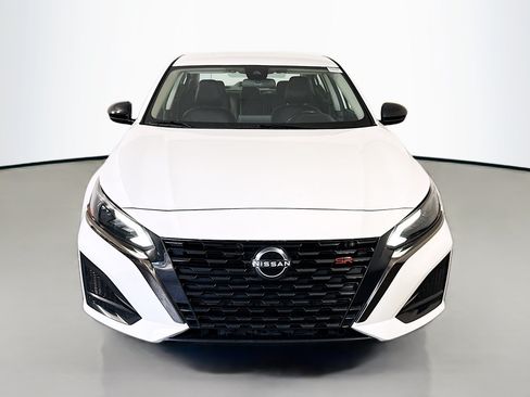 Used 2024 Nissan Altima 2.5 SR FWD image 2