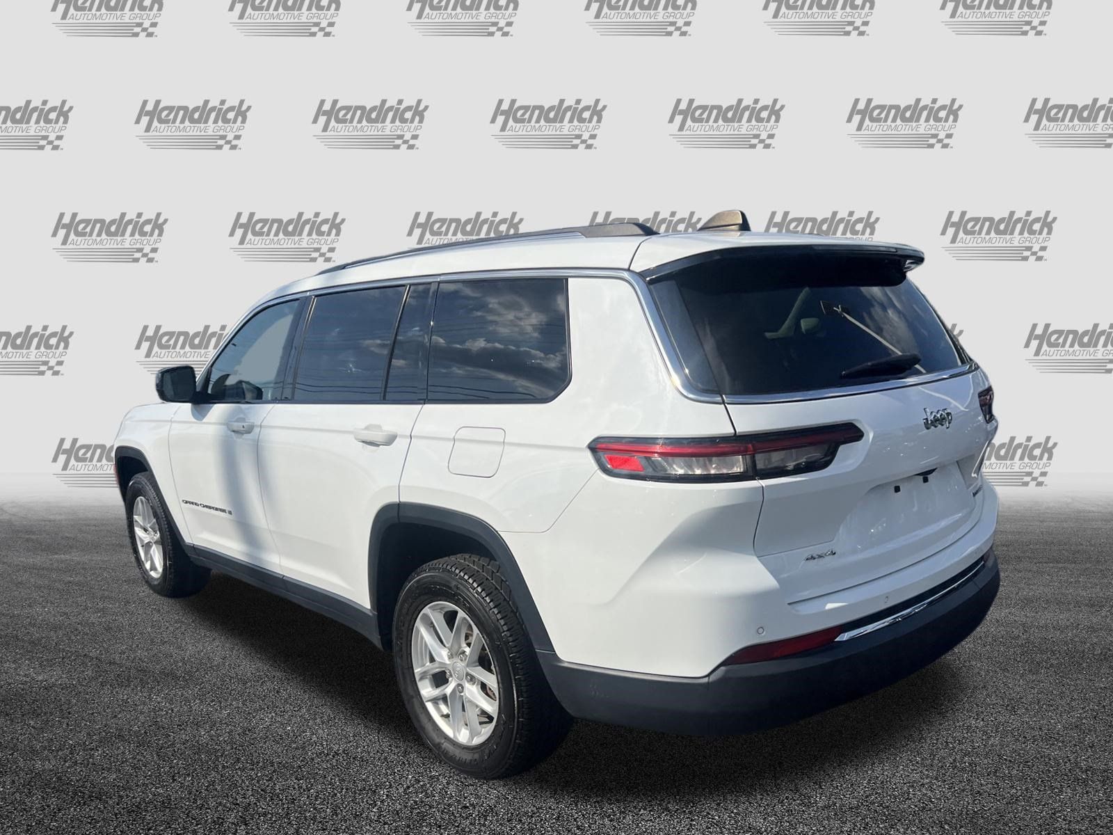 Used 2023 Jeep Grand Cherokee L Laredo AWD/4WD image 9