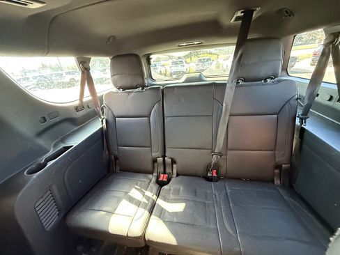 Used 2022 Chevrolet Suburban LT image 10