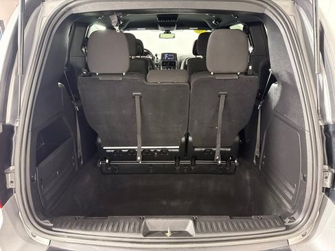 Used 2020 Dodge Grand Caravan SE FWD image 17