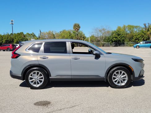 Used 2024 Honda CR-V EX image 11