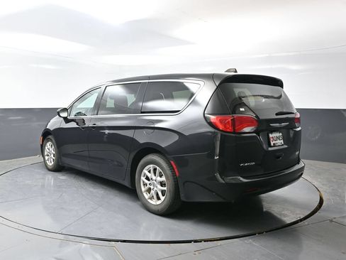 Used 2023 Chrysler Voyager LX FWD image 12