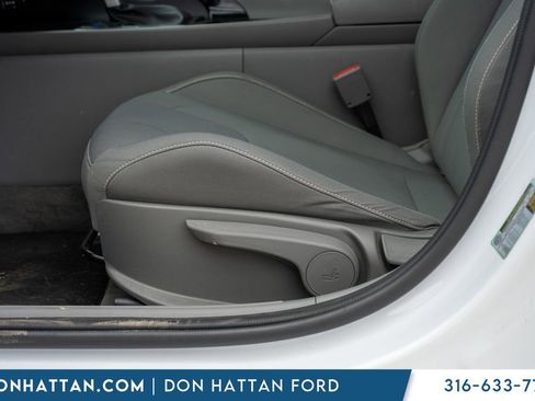 Used 2024 Hyundai Elantra SEL w/ Convenience Package FWD image 19