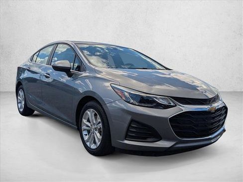 Used 2019 Chevrolet Cruze LT FWD image 3