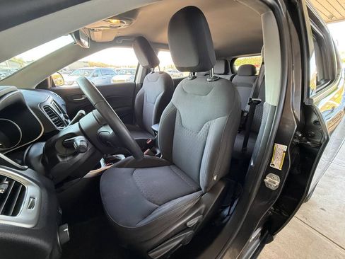 Used 2018 Jeep Compass Sport FWD image 11