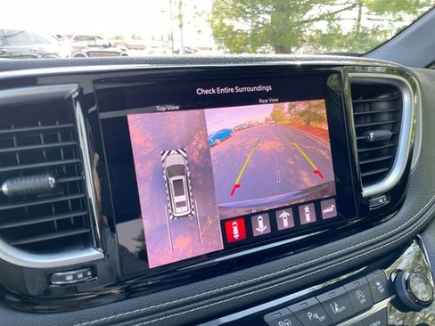 Used 2022 Chrysler Pacifica Limited w/ S Appearance Package image 21