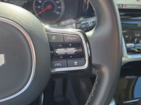 Certified 2022 Kia Sorento SX image 32