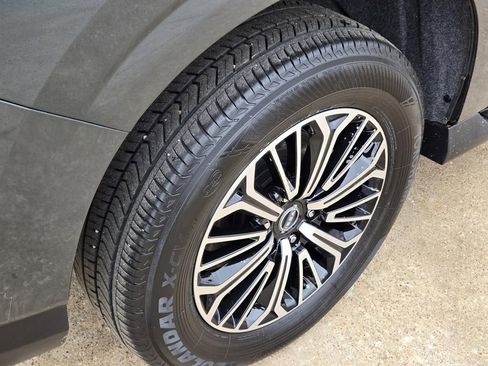 Used 2025 Nissan Armada SL w/ Captain's Chari Seat Package image 6