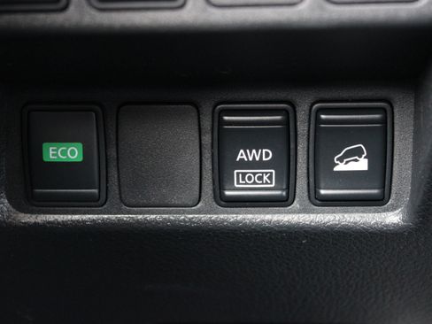 Used 2016 Nissan Rogue SV image 26