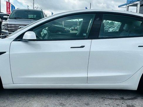 Used 2022 Tesla Model 3 Standard Range image 2