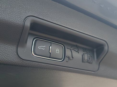 Used 2025 Ford Explorer Active image 22