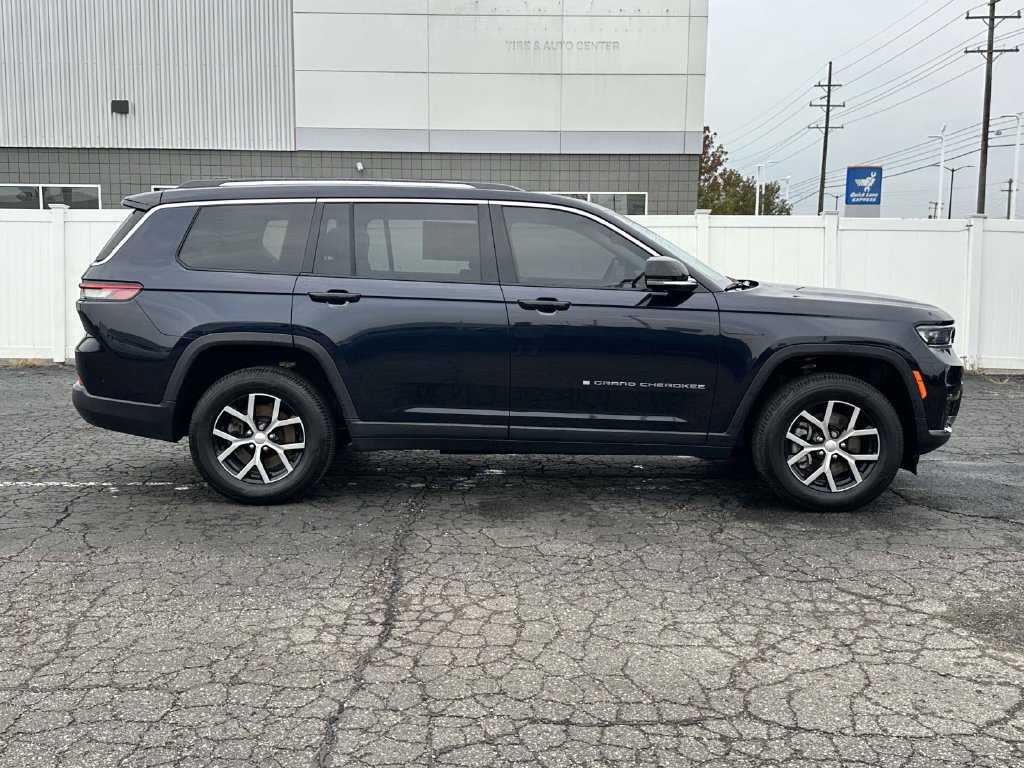 Used 2023 Jeep Grand Cherokee L Limited AWD/4WD image 2