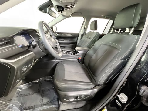 Used 2022 Jeep Grand Cherokee Laredo w/ Luxury Tech Group I image 20