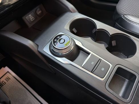 Used 2025 Ford Escape SE image 33