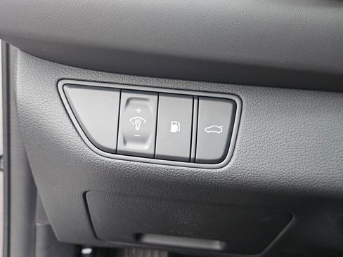 Used 2023 Genesis G70 2.0T image 27