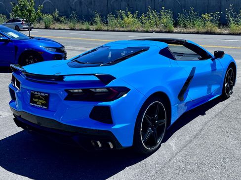 Used 2021 Chevrolet Corvette Stingray Coupe w/ Z51 Performance Package RWD image 6