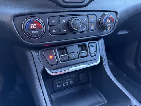 Used 2018 GMC Terrain SLT w/ Preferred Package image 30