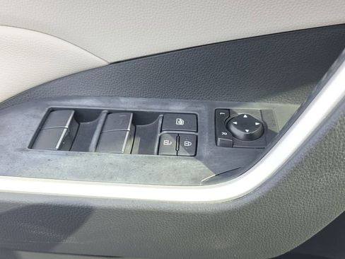 Used 2019 Toyota RAV4 XLE Premium FWD image 20