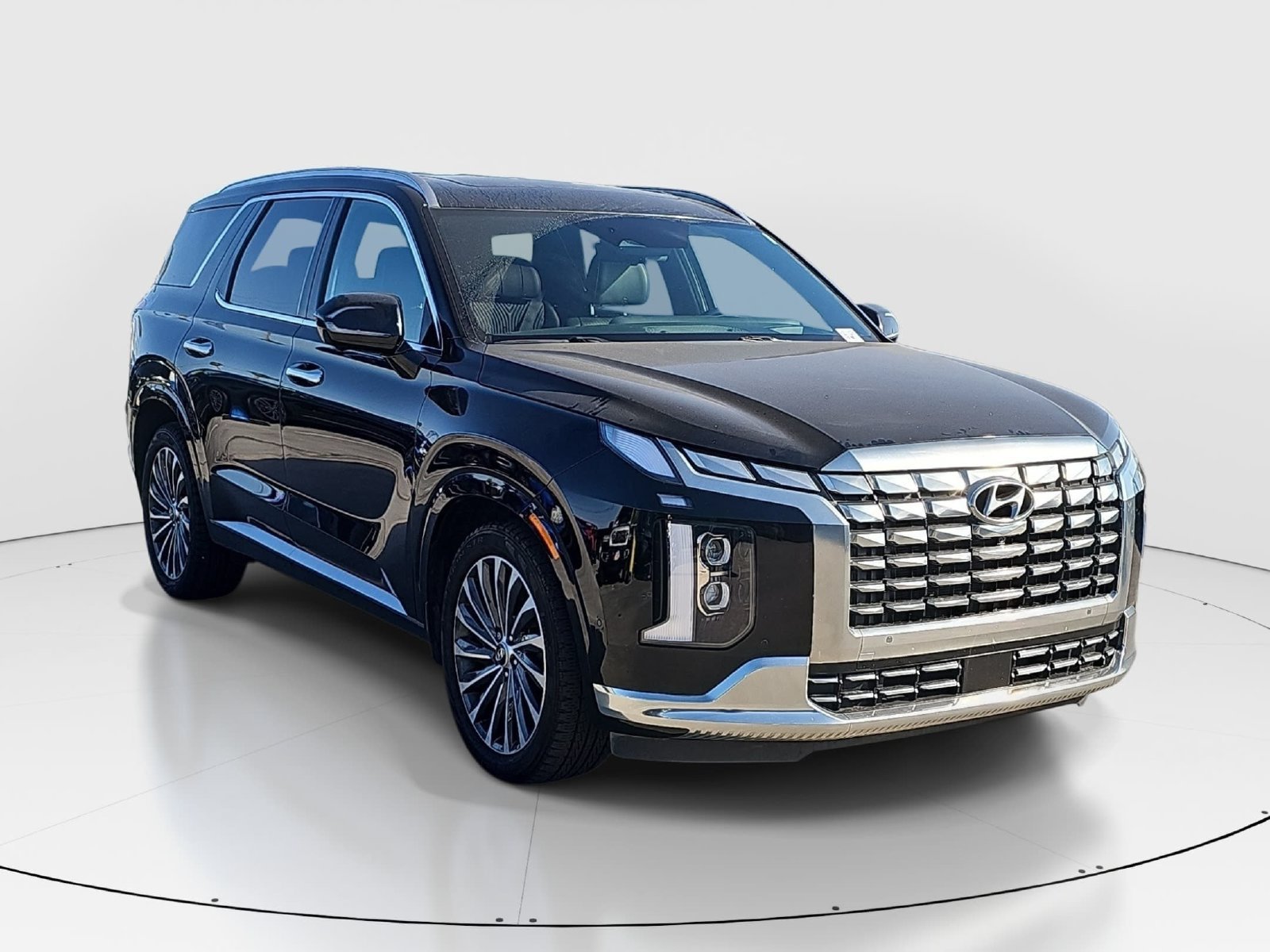 Used 2023 Hyundai Palisade Calligraphy FWD image 3