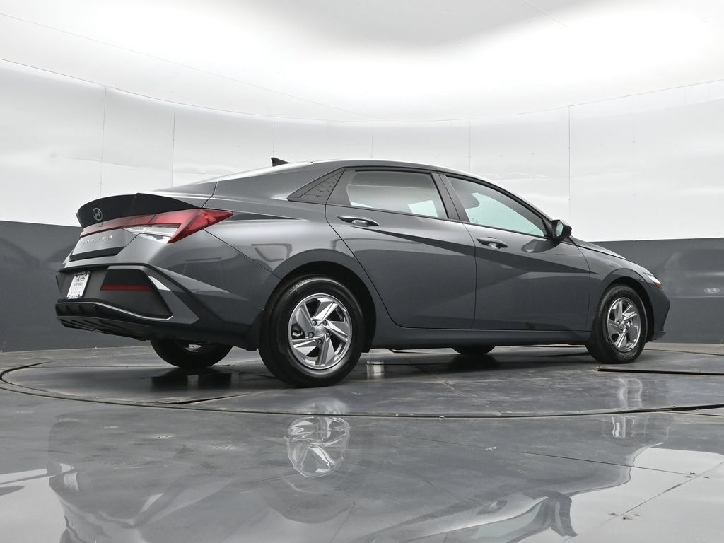 Used 2025 Hyundai Elantra SE FWD image 36