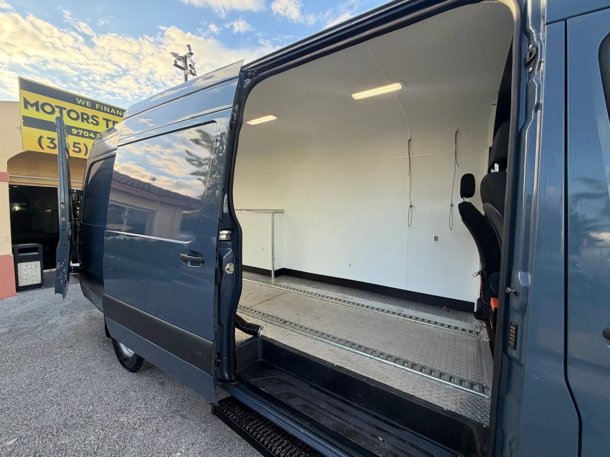Used 2019 Mercedes-Benz Sprinter 2500 170 Extended Cargo image 7