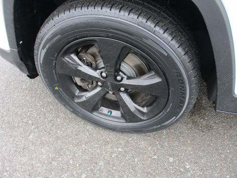 Used 2018 Jeep Cherokee Limited w/ High Altitude Package image 9