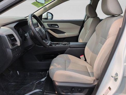 Used 2025 Nissan Rogue SV AWD/4WD image 15