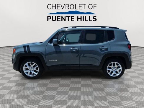 Used 2018 Jeep Renegade Latitude w/ UConnect 8.4 Nav Group FWD image 5