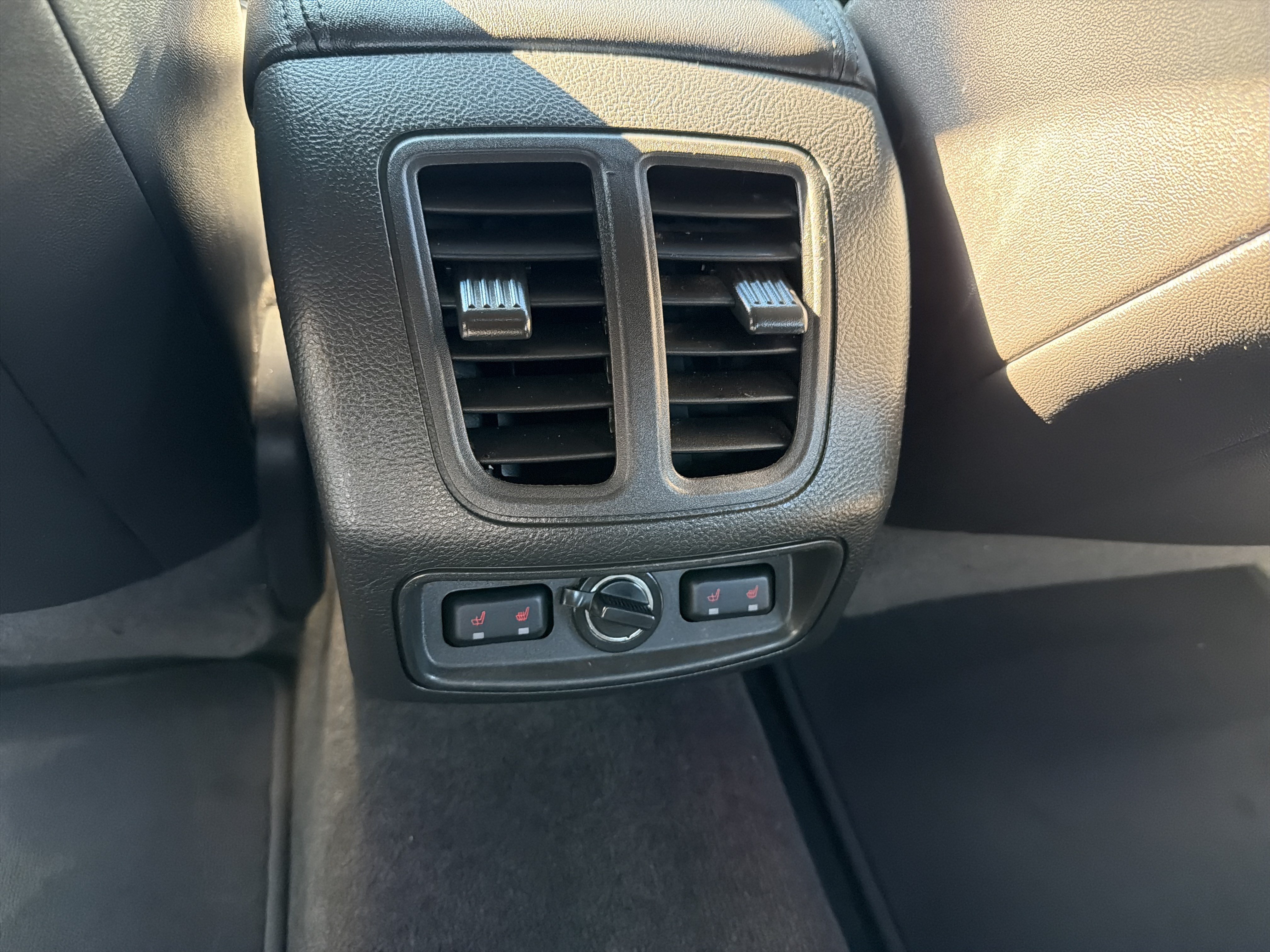 Used 2015 Ford Taurus Limited w/ Equipment Group 301A FWD image 10