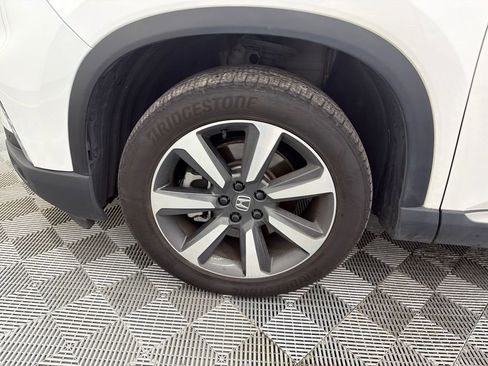 Used 2025 Honda Pilot Elite image 13