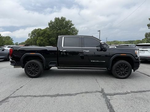 Used 2022 GMC Sierra 2500 Denali w/ Denali Black Diamond Edition AWD/4WD image 8