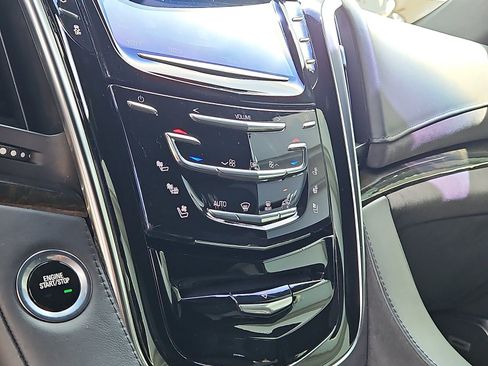 Used 2019 Cadillac Escalade Platinum RWD image 18